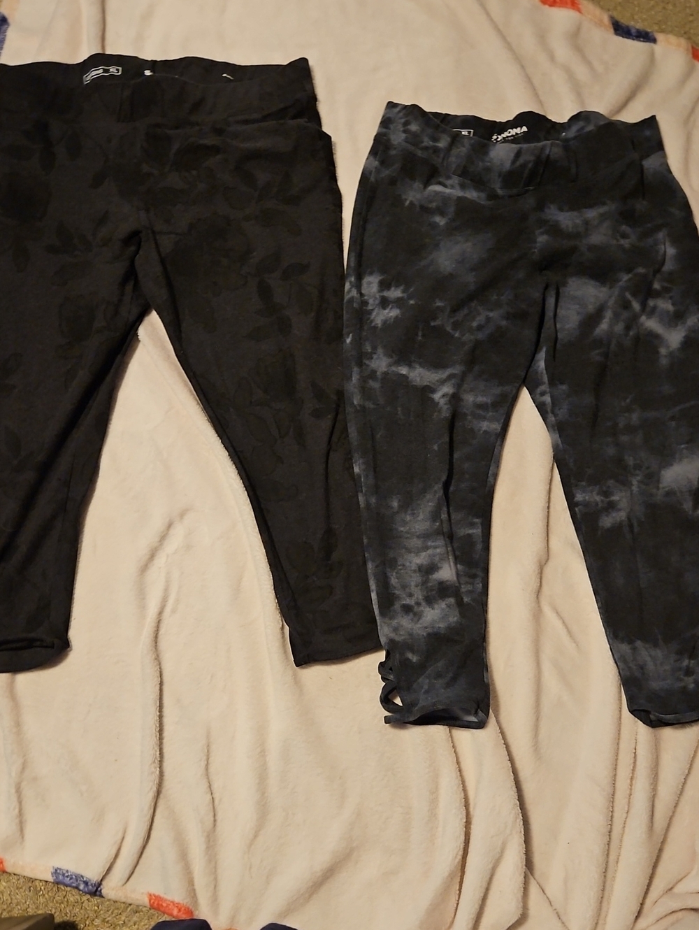 Sonoma Black Floral Capri Leggings & Black Tie-Dye Capri Leggings